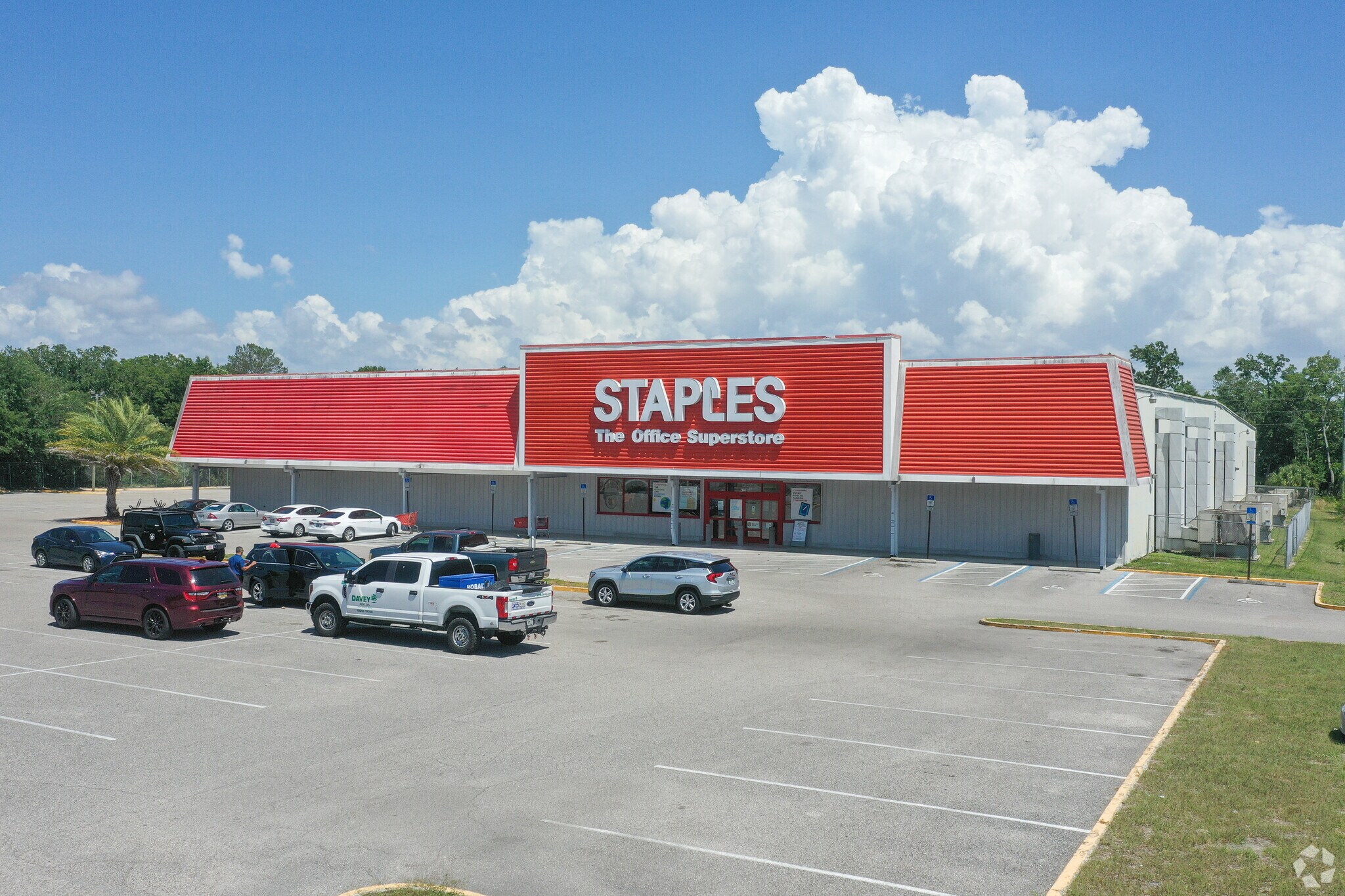 4210 Commercial Way, Spring Hill, FL à louer Photo principale– Image 1 sur 5