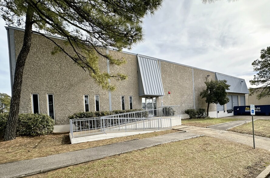 4040 Delp St, Memphis, TN à louer - Photo de l’immeuble – Image 3 sur 18