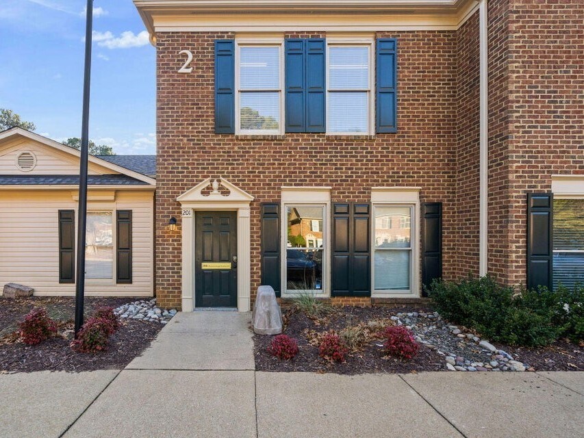 6512 Six Forks Rd, Raleigh, NC à louer Photo principale– Image 1 sur 11