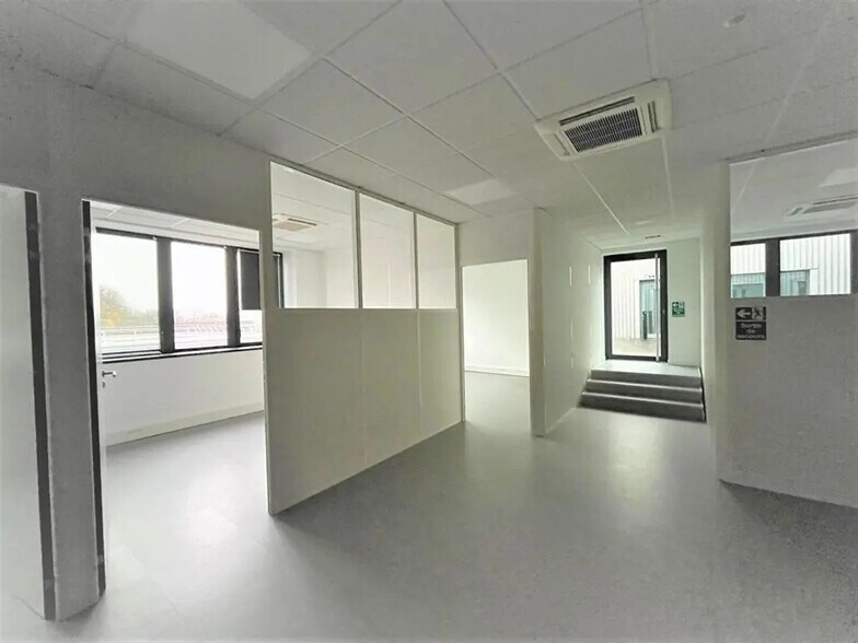 Bureau dans Besançon à louer - Photo de l’immeuble – Image 2 sur 4