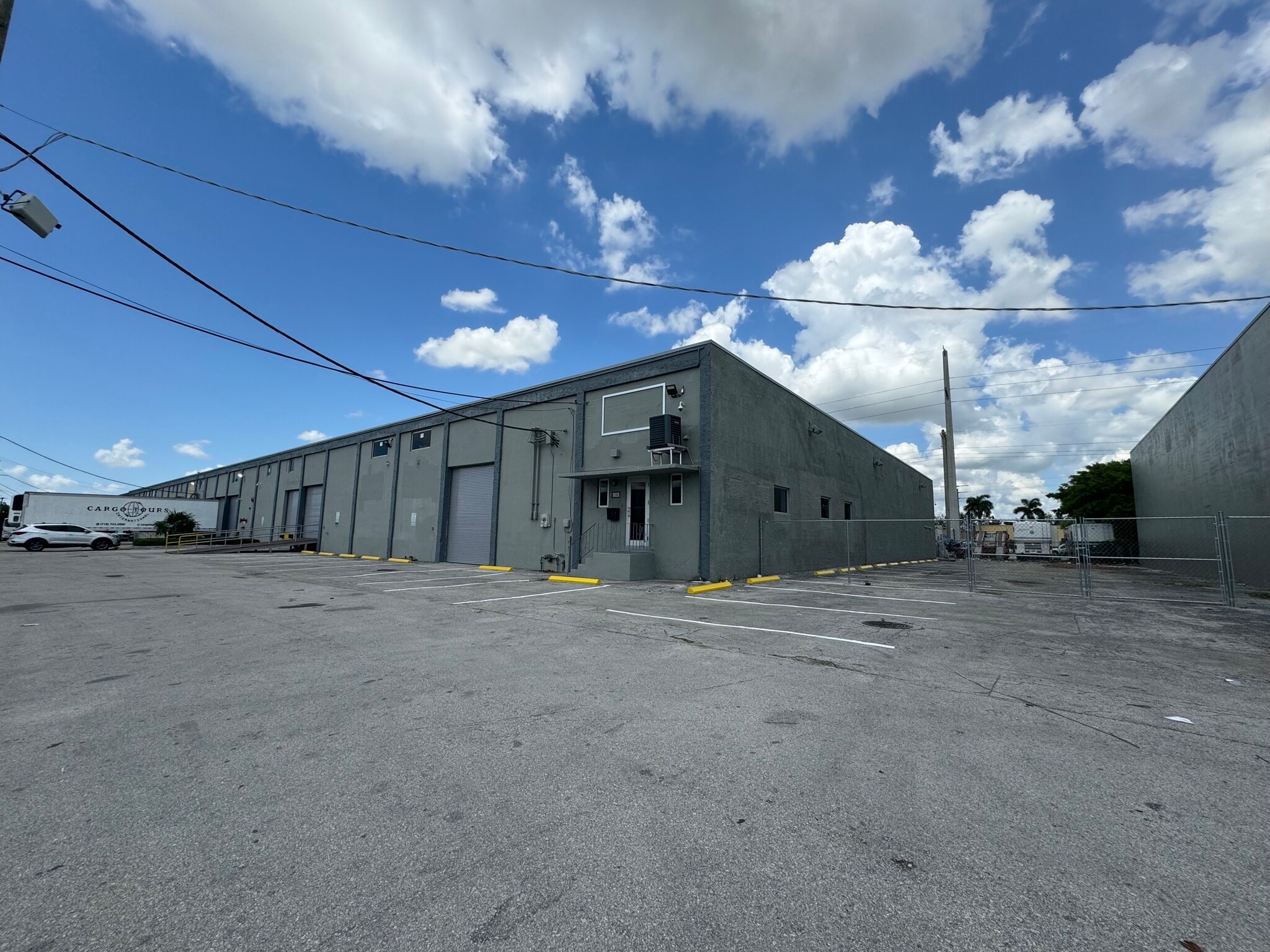 10000-10020 NW 79th Ave, Hialeah, FL à louer Photo de l’immeuble– Image 1 sur 1