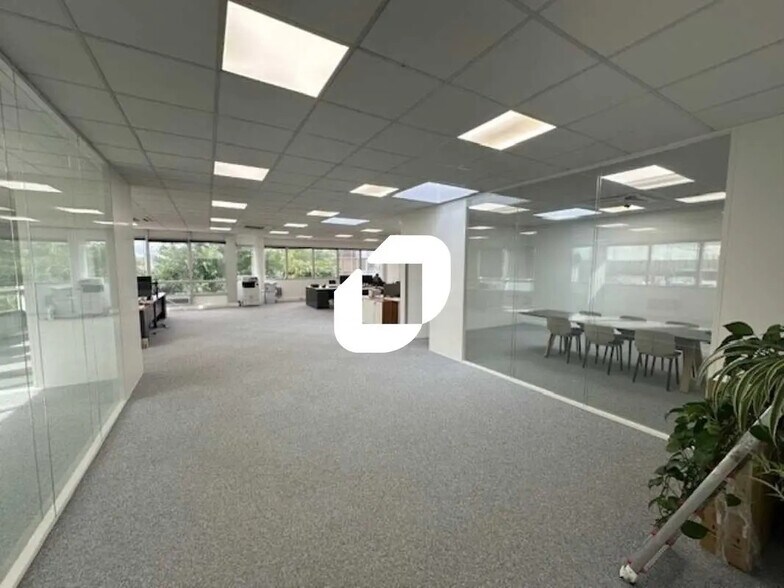 Bureau dans Argenteuil à louer - Photo de l’immeuble – Image 1 sur 10