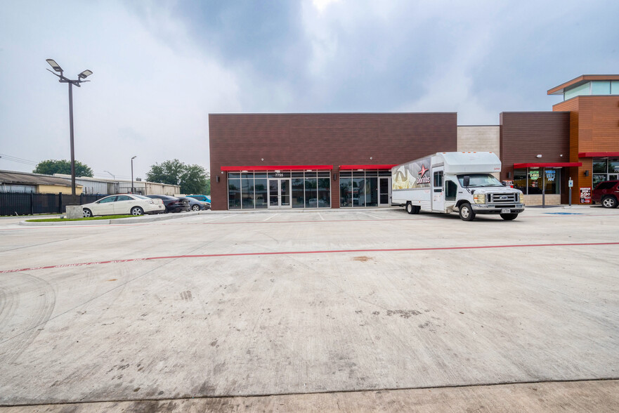 7759 N Wayside Dr, Houston, TX à louer - Photo de l’immeuble – Image 1 sur 32