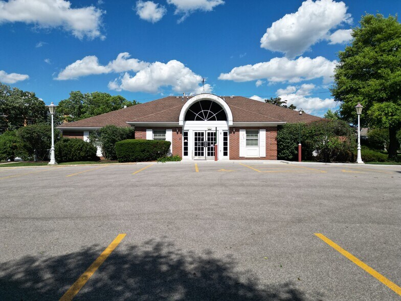 444 N Park Blvd, Glen Ellyn, IL à vendre - Photo principale – Image 2 sur 5
