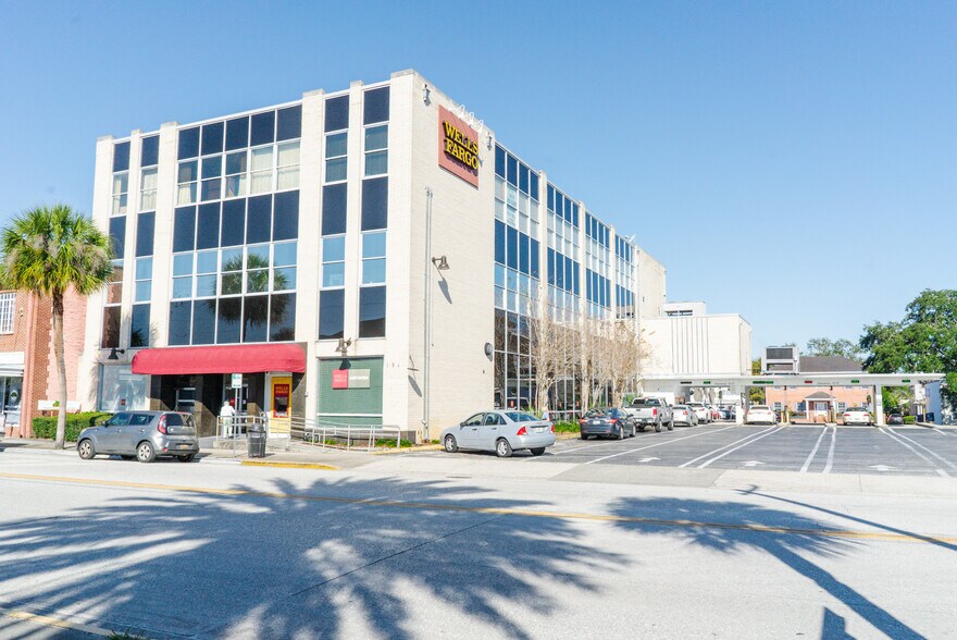 131 E New York Ave, Deland, FL à louer - Photo de l’immeuble – Image 2 sur 28