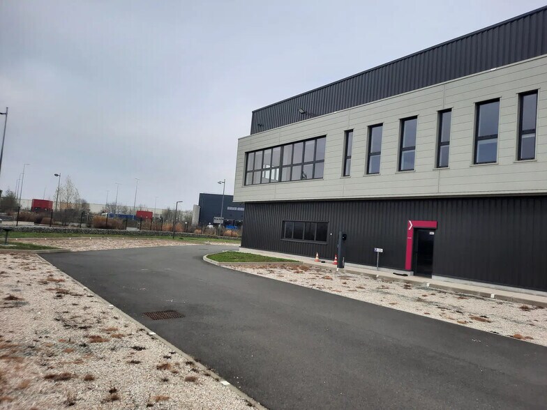 Industriel/Logistique dans Brie-Comte-Robert à louer - Photo de l’immeuble – Image 1 sur 6