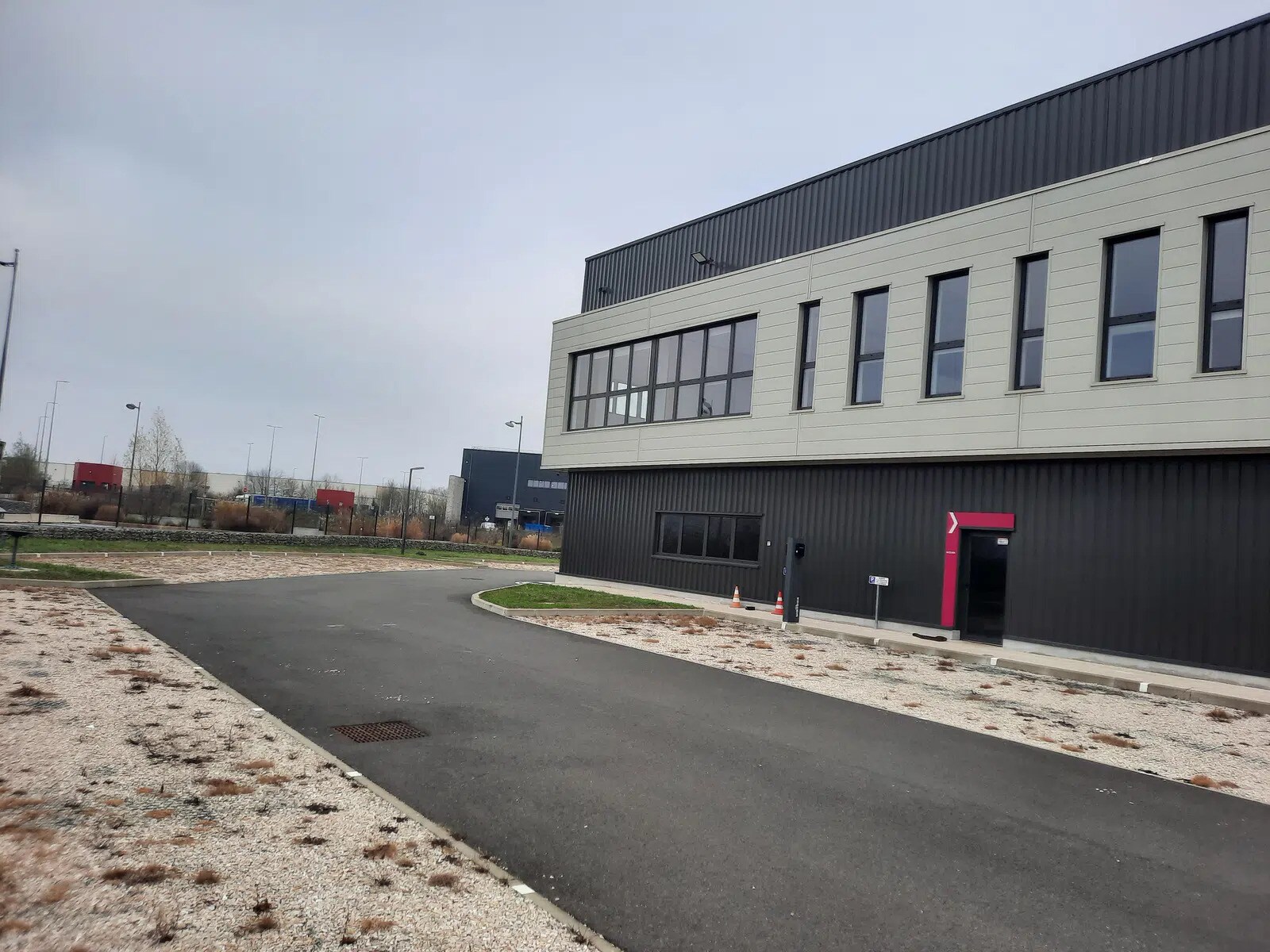 Industriel/Logistique dans Brie-Comte-Robert à louer Photo de l’immeuble– Image 1 sur 7