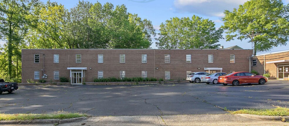 214 Hawkins Ave, Sanford, NC à vendre - Photo de l’immeuble – Image 1 sur 39