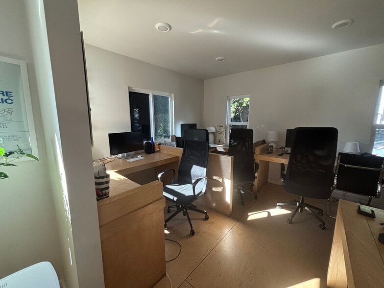 3360 S Robertson Blvd, Los Angeles, CA à louer - Photo de l’immeuble – Image 2 sur 9