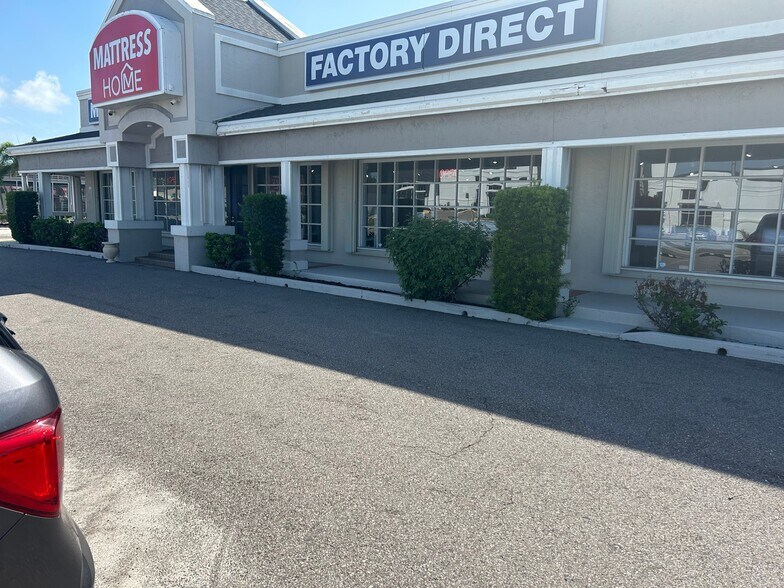 4625 S Tamiami Trl, Sarasota, FL à louer - Photo de l’immeuble – Image 2 sur 8