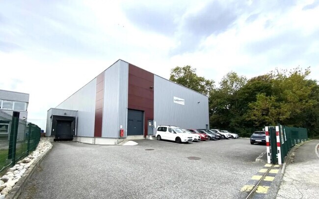 Plus de détails pour Local d'activités à louer