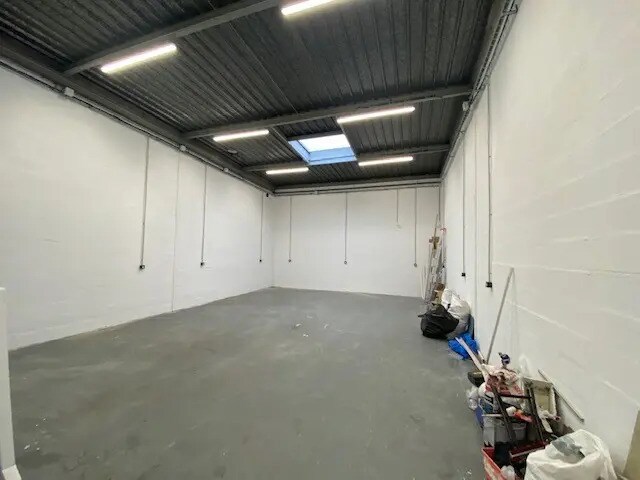 Local d’activités dans SAINT-OUEN-L'AUMONE à louer - Photo intérieure – Image 2 sur 8