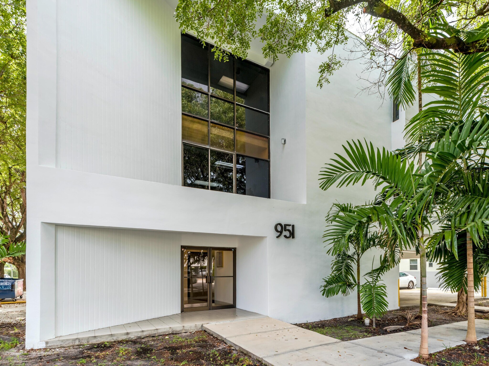 951 S Le Jeune Rd, Coral Gables, FL à louer Photo de l’immeuble– Image 1 sur 22