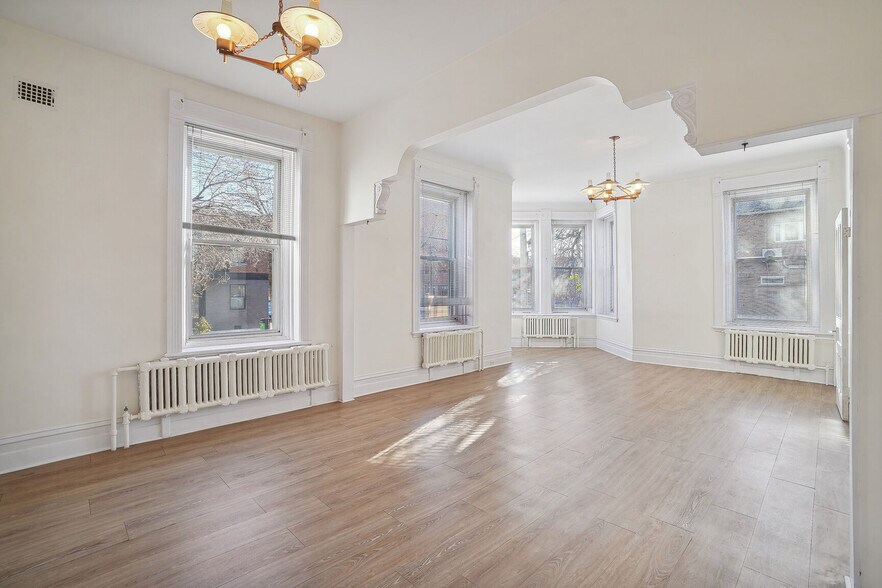 215 St De Castelnau E, Montréal, QC à louer - Photo intérieure – Image 3 sur 13