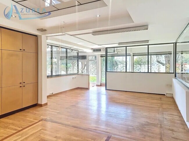 Plus de détails pour Local commercial à vendre