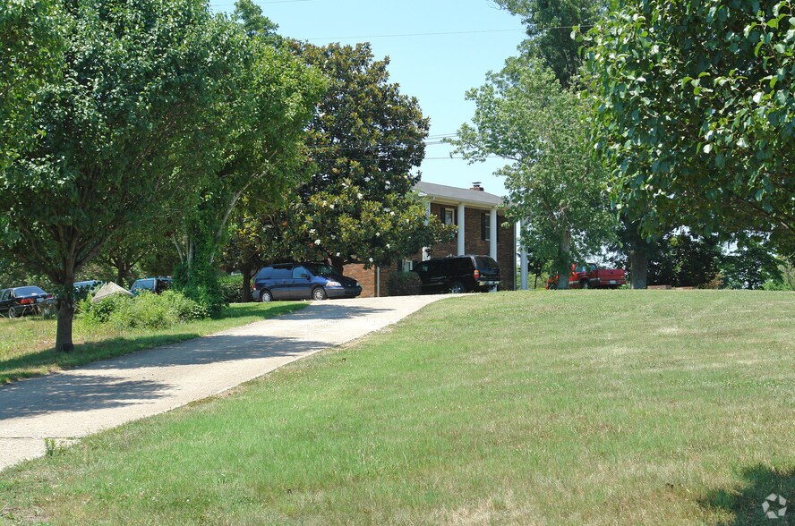 1748 Lewisburg Pike SW, Franklin, TN à louer - Photo de l’immeuble – Image 2 sur 3