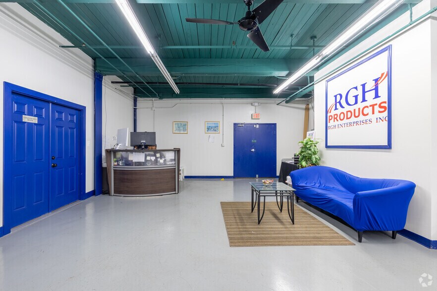 208 S Pulaski St, Baltimore, MD à louer - Photo de l’immeuble – Image 3 sur 20