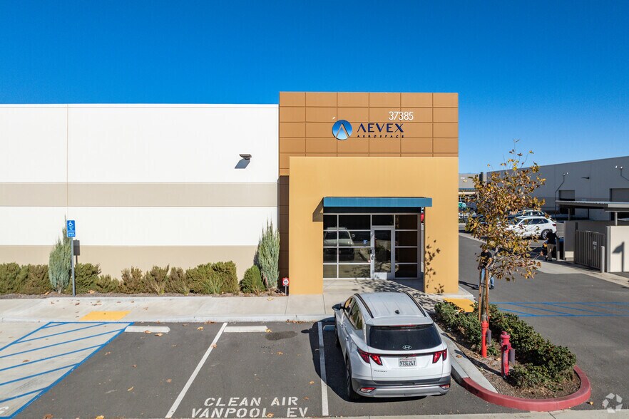 37373 Industry Way, Murrieta, CA à louer - Photo de l’immeuble – Image 3 sur 5