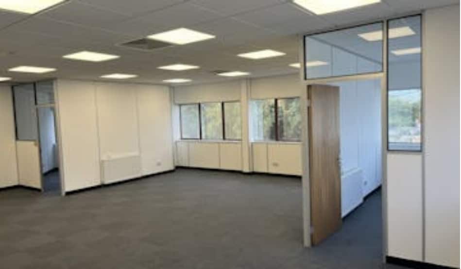 Broadfields Ct, Aylesbury, BKM HP19 8BU - Lot 1A -  - Photo intérieure - Image 1 of 5