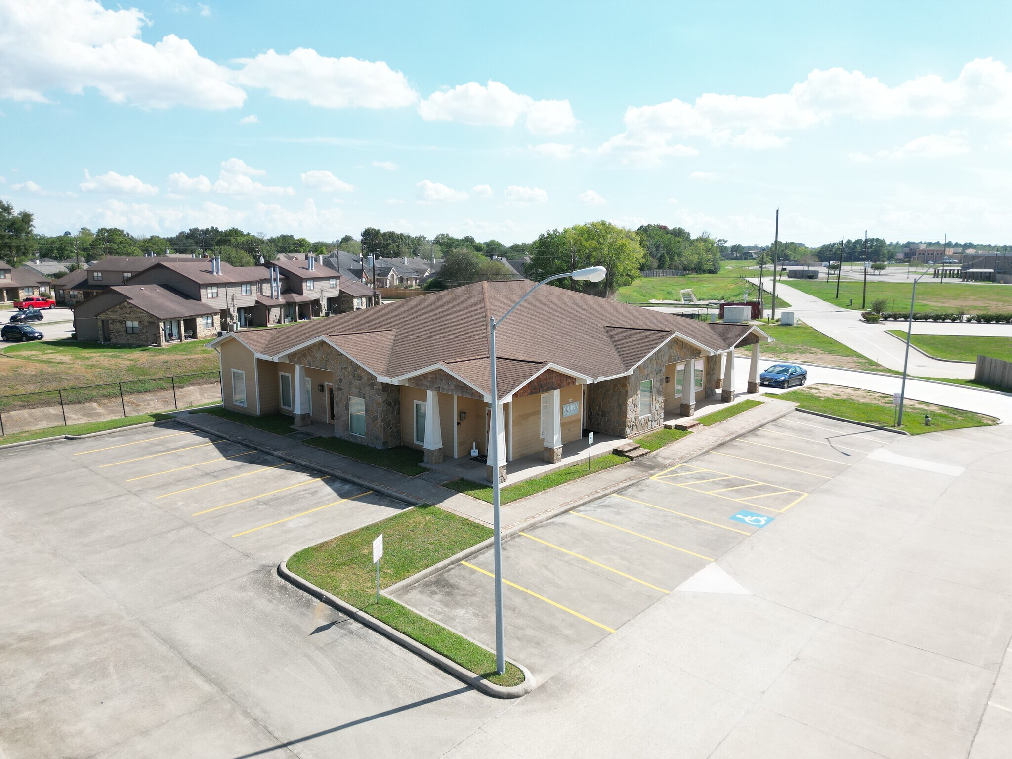 4 Bayoubrandt Dr, Beaumont, TX à vendre Photo de l’immeuble– Image 1 sur 14