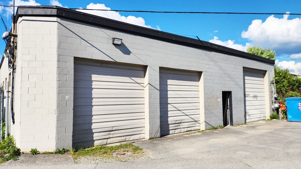 20130 Industrial Ave, Langley, BC à vendre - Photo de l’immeuble – Image 3 sur 15