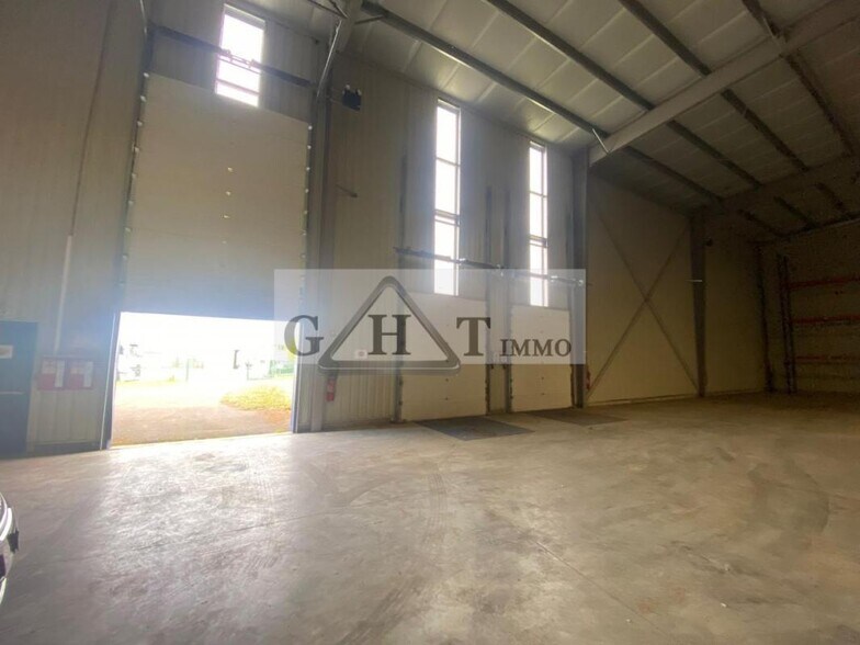 Industriel/Logistique dans Vaux-le-Pénil à vendre - Photo intérieure – Image 3 sur 12