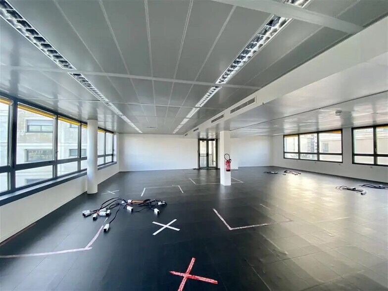Bureau dans Rueil-Malmaison à louer - Photo de l’immeuble – Image 3 sur 9