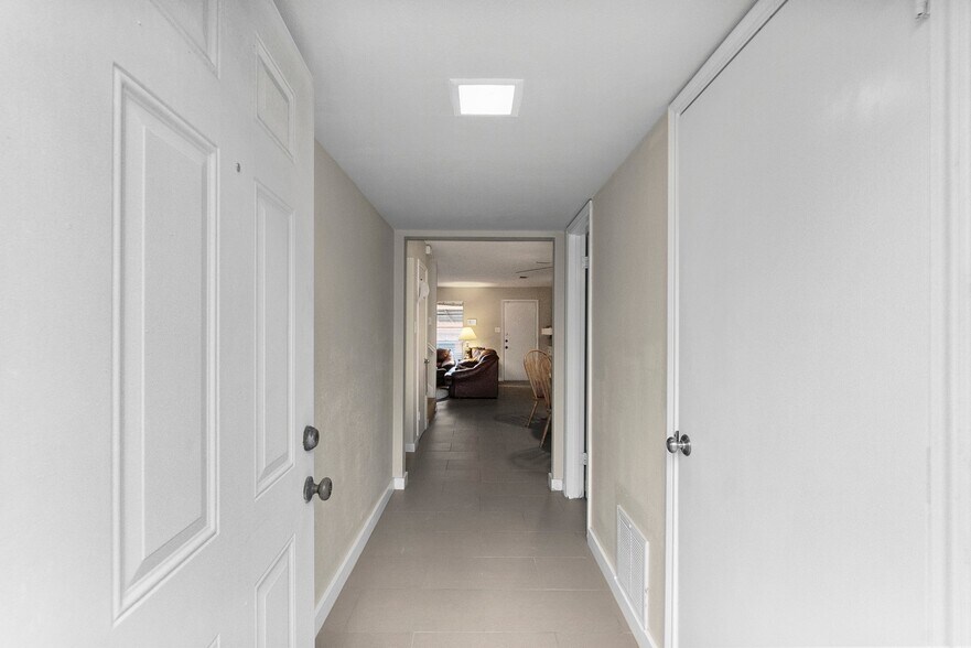 407 W Semands St, Conroe, TX à vendre - Photo intérieure – Image 3 sur 11