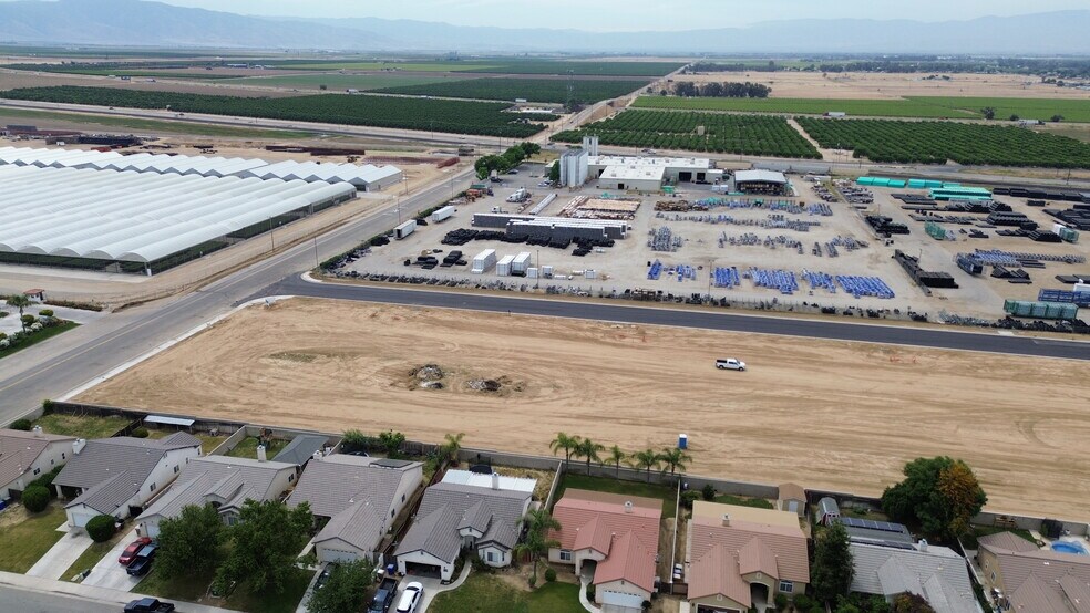 Edison Hwy, Bakersfield, CA à vendre - Photo de l’immeuble – Image 3 sur 8