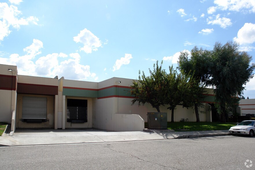 8230 Industry Ave, Pico Rivera, CA à louer - Photo de l’immeuble – Image 3 sur 4