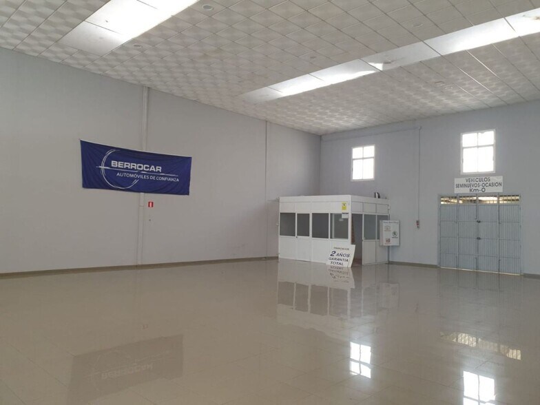 Industriel/Logistique dans Sanlúcar la Mayor à louer - Photo de l’immeuble – Image 3 sur 10