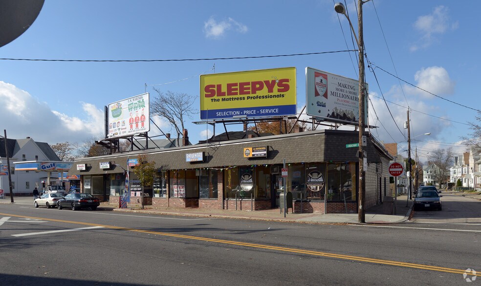 704-712 Broadway, Pawtucket, RI à louer - Photo de l’immeuble – Image 2 sur 6