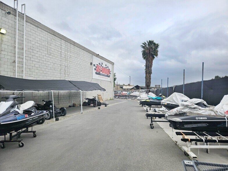 32203 Castaic Rd, Castaic, CA à louer - Photo de l’immeuble – Image 3 sur 20