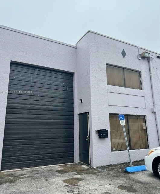 1671 W 38th Pl, Hialeah, FL à vendre Photo de l’immeuble– Image 1 sur 2