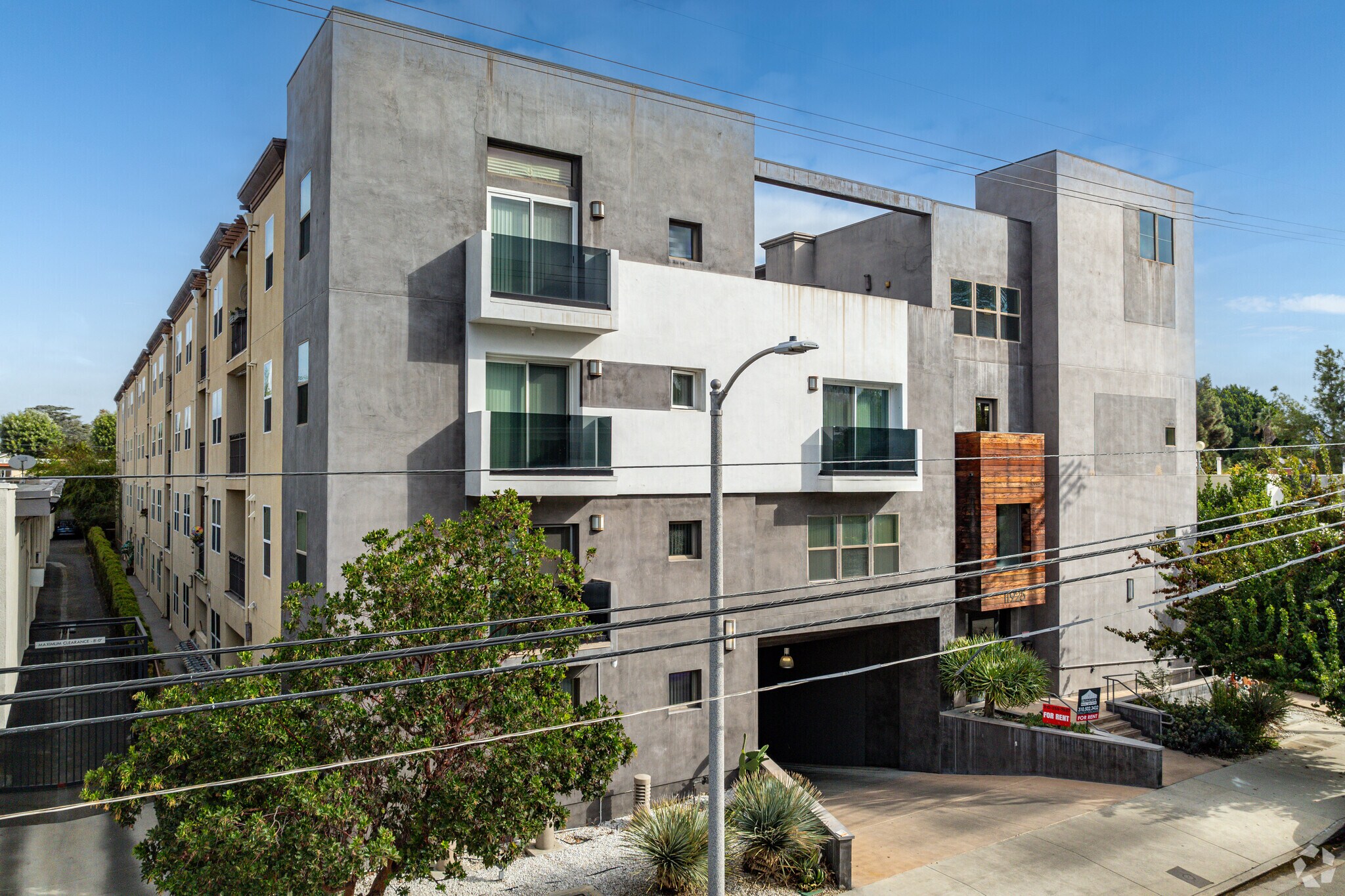 11925 Kling St, Valley Village, CA à vendre Photo principale– Image 1 sur 6