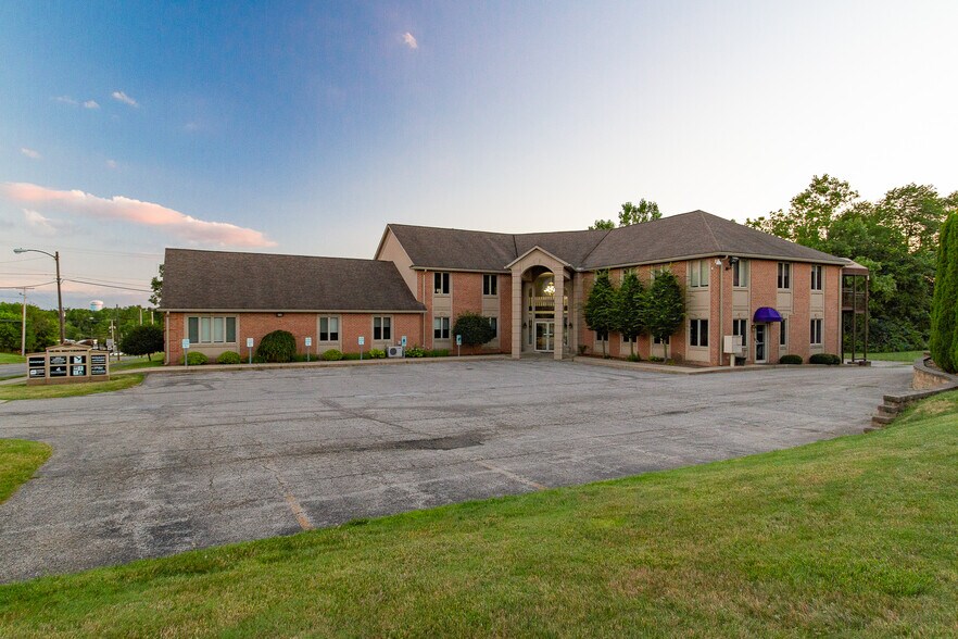 1230 Lexington Ave, Mansfield, OH à louer - Photo principale – Image 1 sur 14
