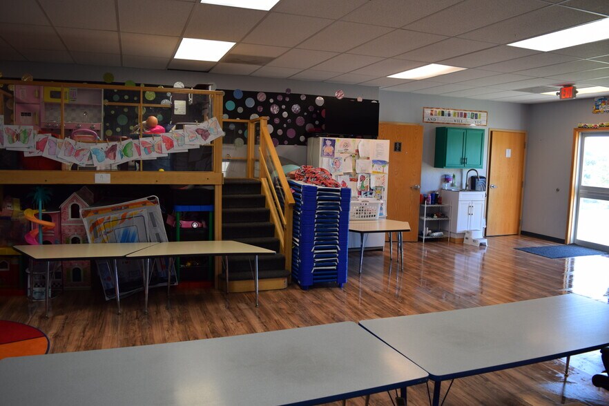 1903 Van Hoy Dr, Pleasant Hill, MO à vendre - Photo intérieure – Image 3 sur 9