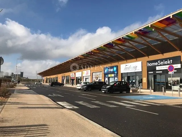 Local commercial dans Saint-Nicolas-de-Port à louer - Photo de l’immeuble – Image 2 sur 8