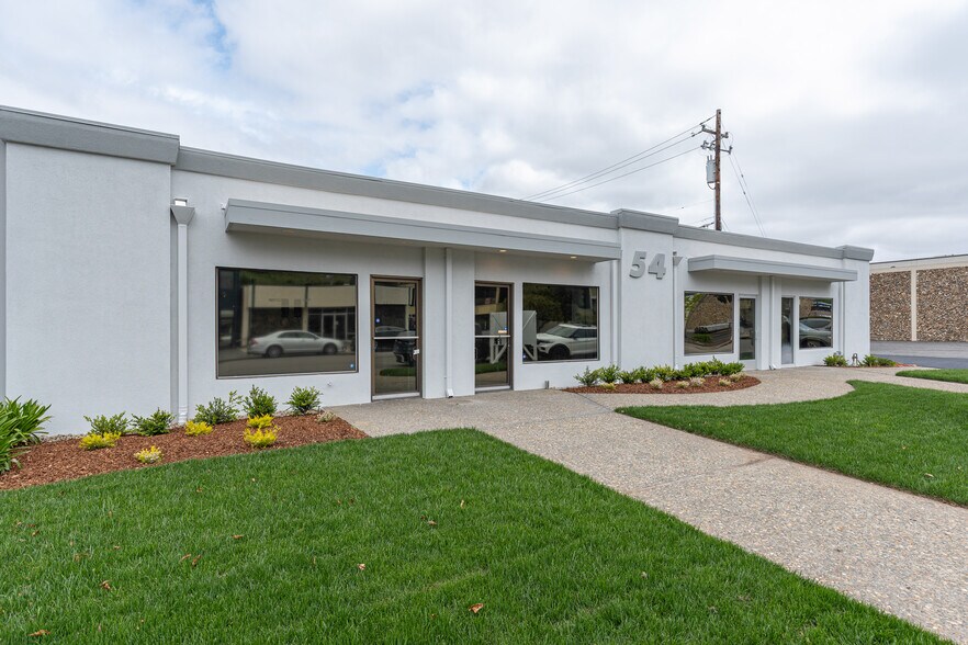 54 Mark Dr, San Rafael, CA à vendre - Photo de l’immeuble – Image 1 sur 9
