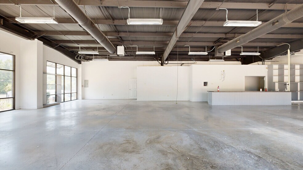 Turnkey Restaurant & Strip Center Shell portefeuille de 2 biens à vendre sur LoopNet.fr - Numérisation 3D Matterport – Image 3 sur 33