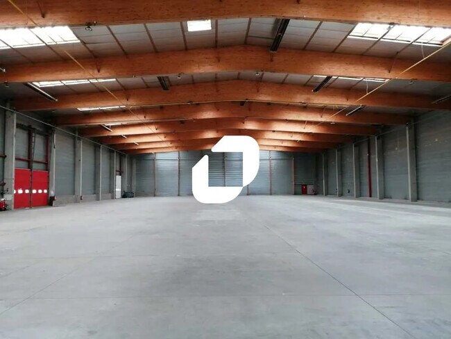 Plus de détails pour 772 Rue De L'Industrie, Saint-André-de-Corcy - Bureau, Local d'activités à louer