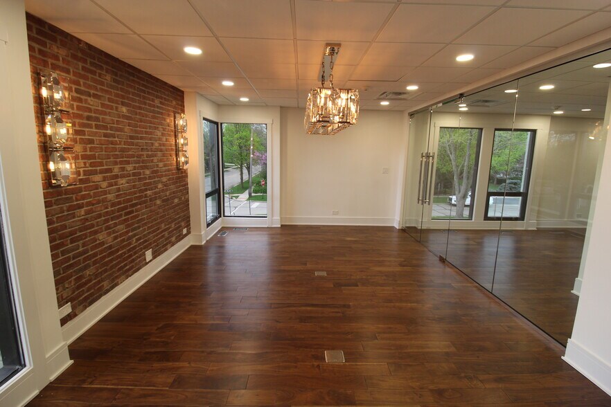 710 N York Rd, Hinsdale, IL à louer - Photo intérieure – Image 3 sur 7
