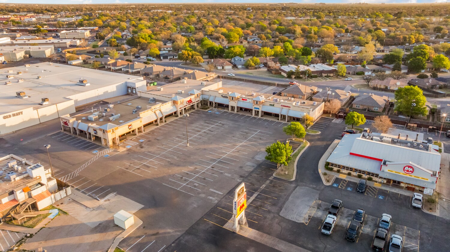 4930 S Loop 289, Lubbock, TX à louer Photo de l’immeuble– Image 1 sur 22