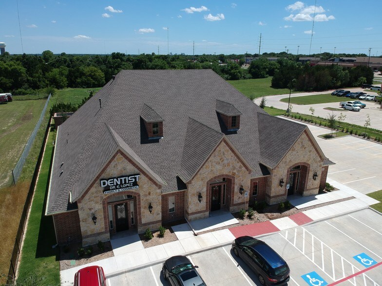 110 E Belt Line Rd, Cedar Hill, TX à louer - Photo principale – Image 1 sur 8