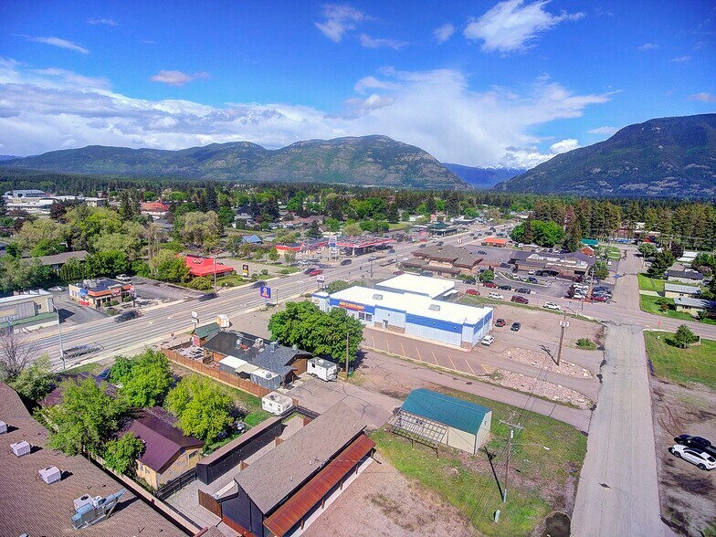 700 9th St W, Columbia Falls, MT à vendre - Photo de l’immeuble – Image 3 sur 62