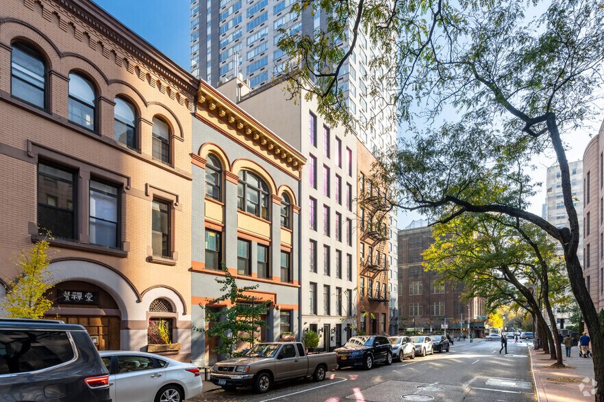227 E 67th St, New York, NY à vendre - Photo de l’immeuble – Image 2 sur 6