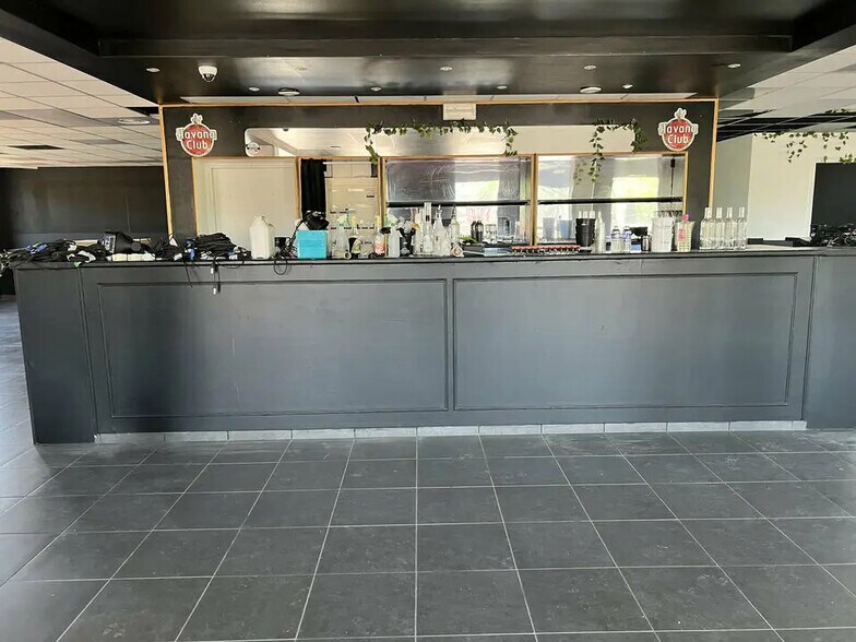 Local commercial dans Aix-en-Provence à louer - Photo de l’immeuble – Image 2 sur 5