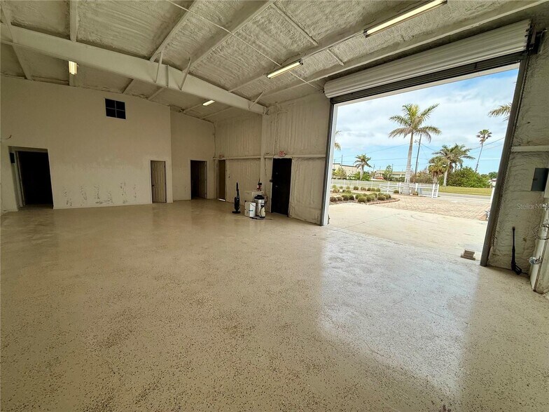121 E McKenzie St, Punta Gorda, FL à vendre - Photo de l’immeuble – Image 3 sur 17