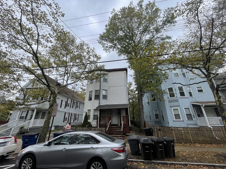 694 Winchester Ave, New Haven, CT à vendre - Photo principale – Image 1 sur 8