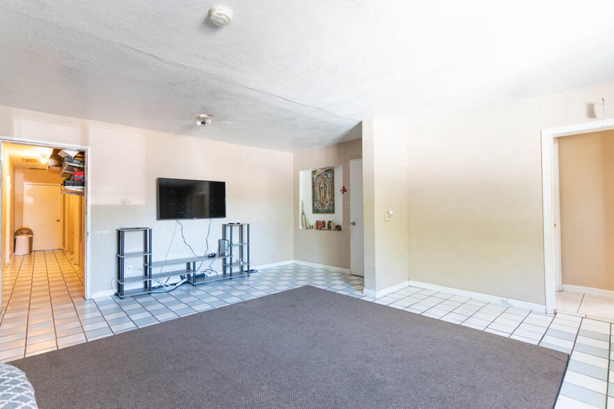 6324 Orange Ave, Sacramento, CA à vendre - Photo de l’immeuble – Image 3 sur 31